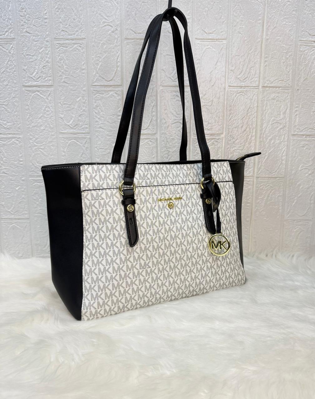 Orignal MICHKEAL KORS Desinged Hand Bag