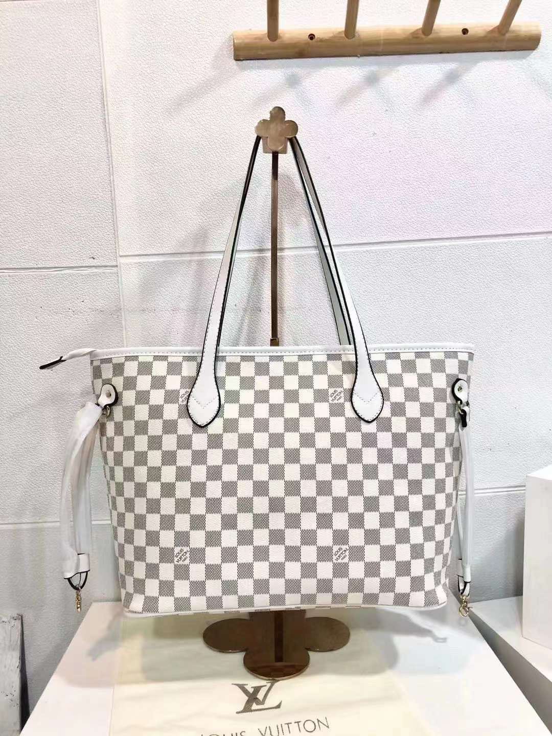 LOUIS VUITTON NEVERFUL Hand Bag