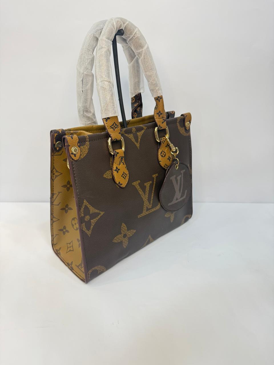 LOUIS VUITTON Medium on the go gm Medium Hand Bag