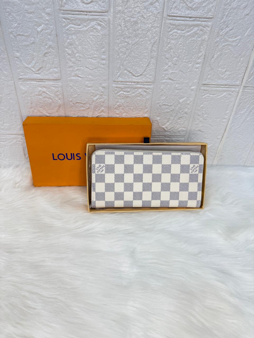 LOUIS VUITTON Ladies wallet